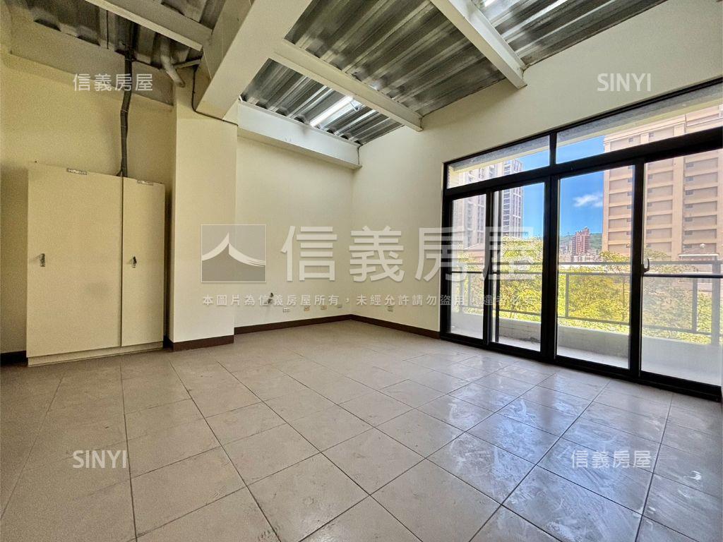 稀有中華一路面寬電梯透店房屋室內格局與周邊環境