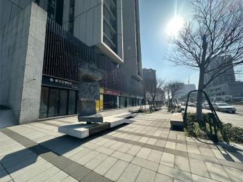 自強北鴻向金店面