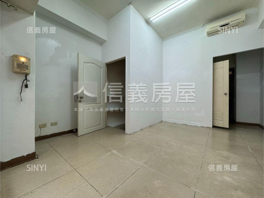 逢甲商圈摩登歐洲金店面房屋室內格局與周邊環境