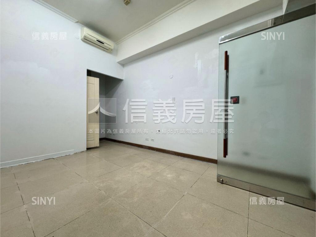 逢甲商圈摩登歐洲金店面房屋室內格局與周邊環境