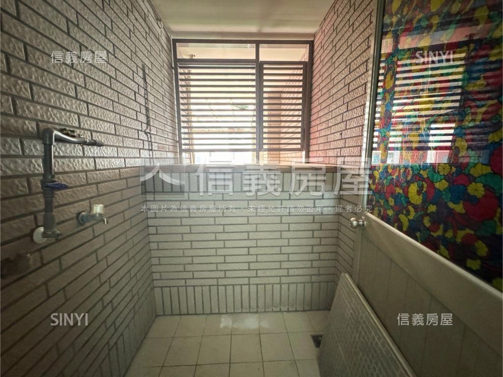 逢甲商圈摩登歐洲金店面房屋室內格局與周邊環境