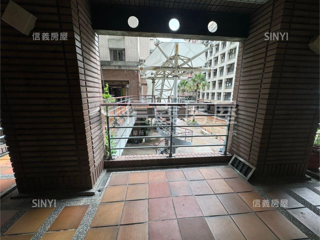 逢甲商圈摩登歐洲金店面房屋室內格局與周邊環境