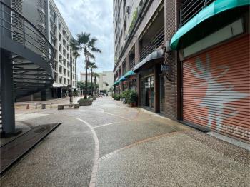 逢甲商圈摩登歐洲金店面