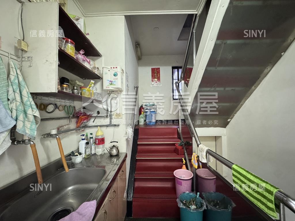 民族西大馬路透天．近捷運房屋室內格局與周邊環境