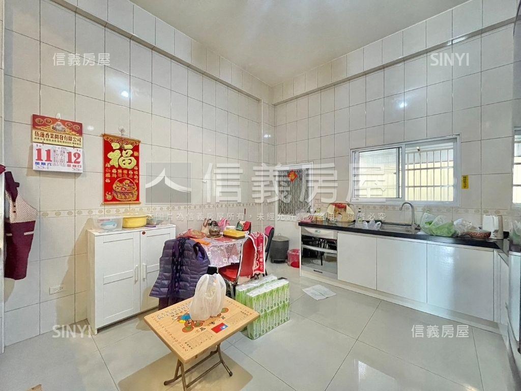 小港正路屋況優美採光透天房屋室內格局與周邊環境