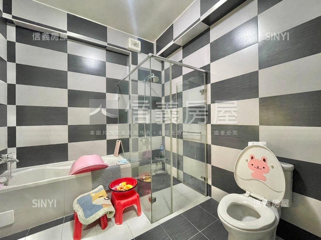 小港正路屋況優美採光透天房屋室內格局與周邊環境