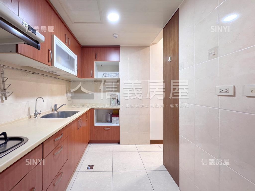 湯泉二期溫馨三房車位房屋室內格局與周邊環境