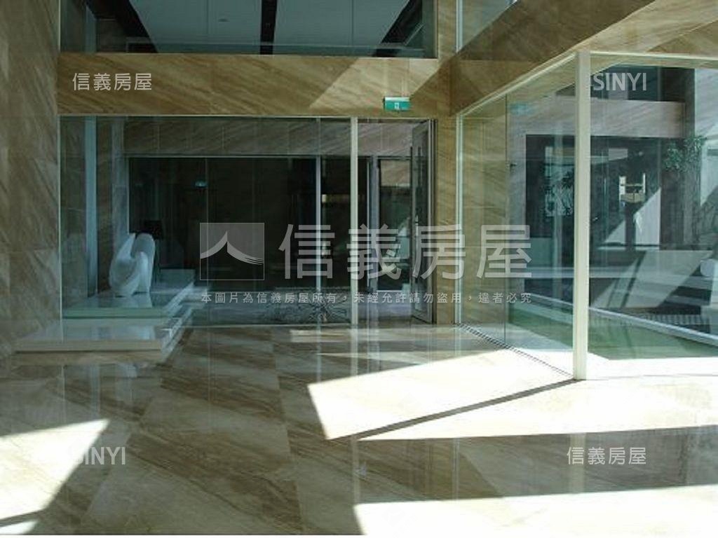 高鐵面寬收租質感寬店面房屋室內格局與周邊環境