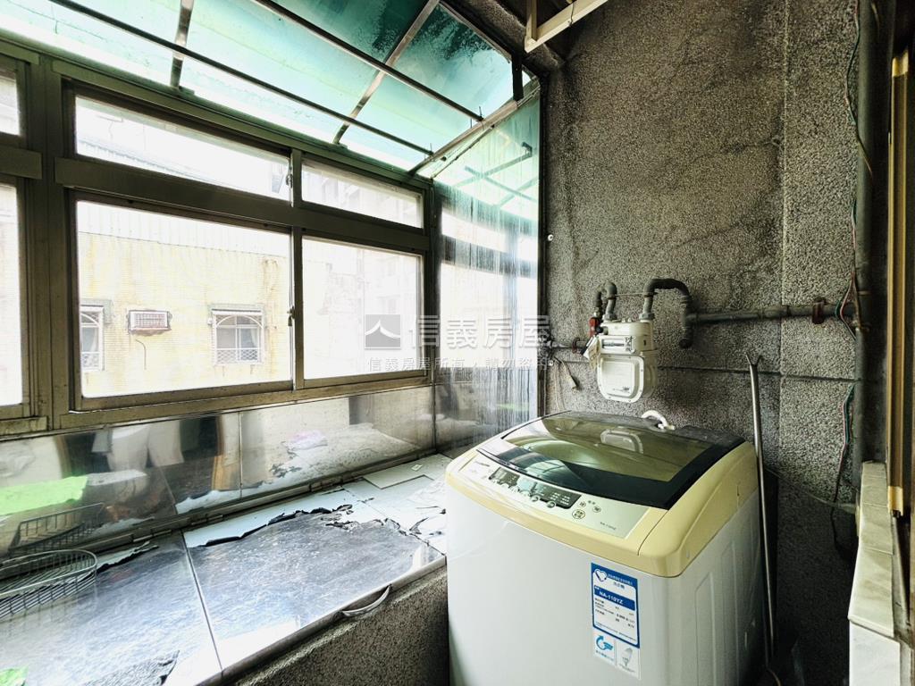 近捷運這地段這總價很難得房屋室內格局與周邊環境