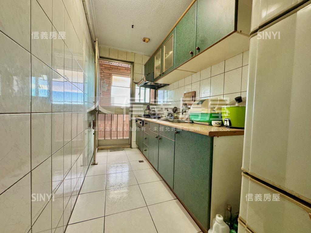 成大景觀電梯三房車位房屋室內格局與周邊環境