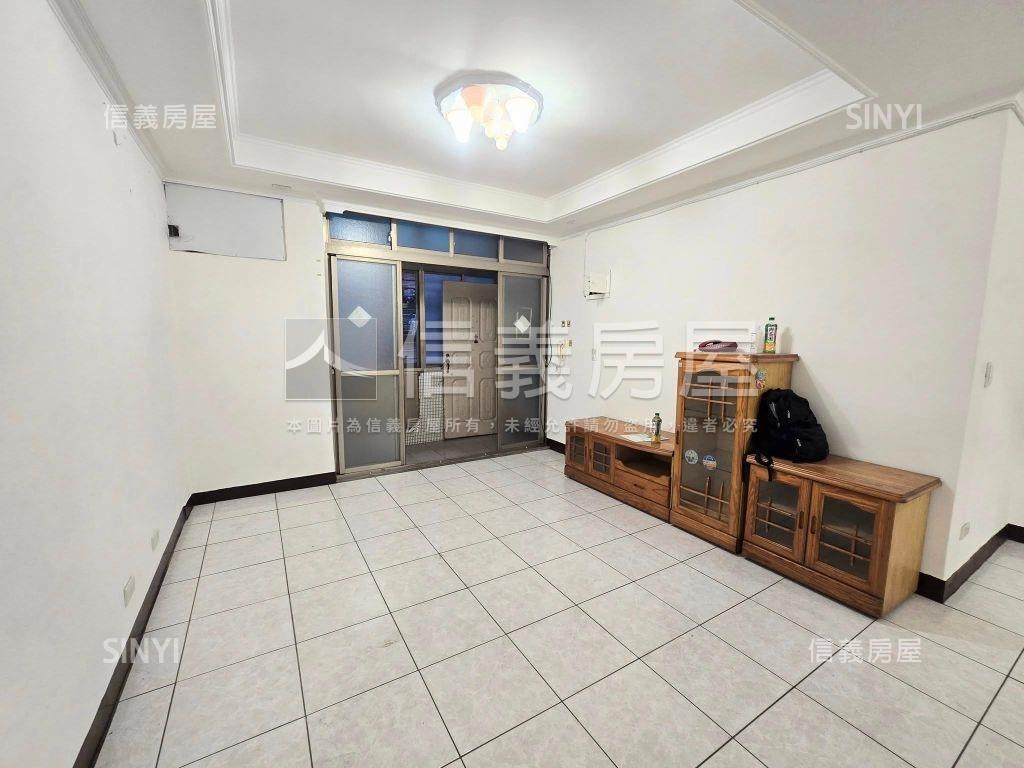 公園旁方正三樓房屋室內格局與周邊環境