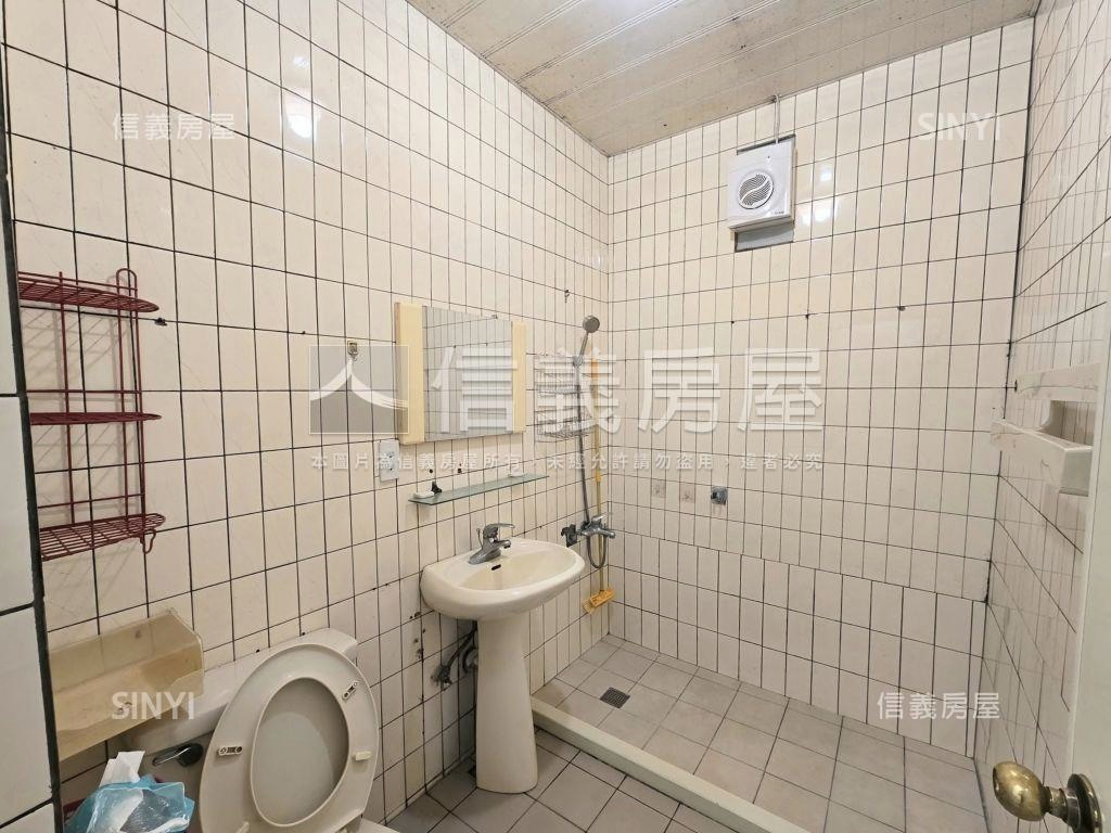 公園旁方正三樓房屋室內格局與周邊環境