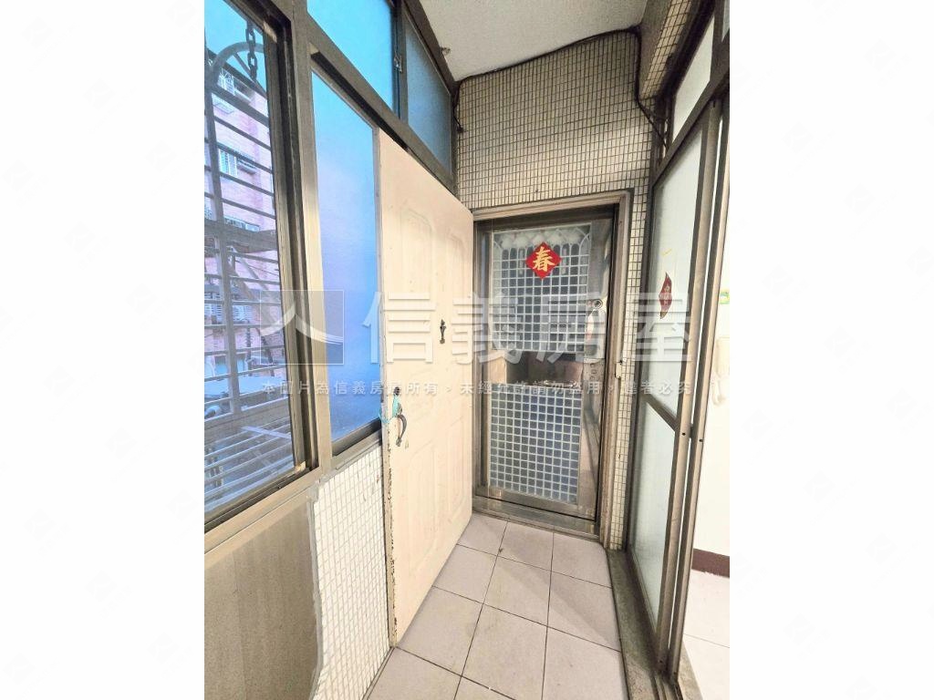 公園旁方正三樓房屋室內格局與周邊環境