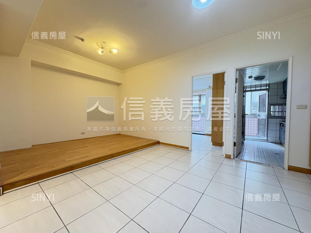近捷運富園３＋１室車位房屋室內格局與周邊環境