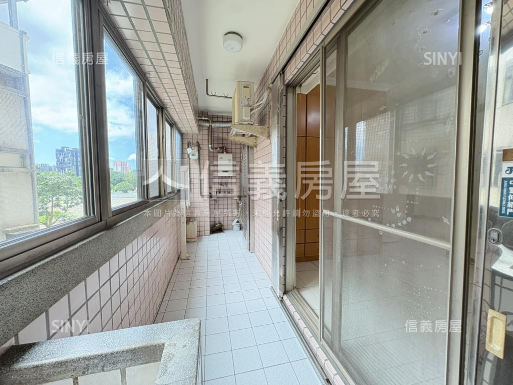 近捷運富園３＋１室車位房屋室內格局與周邊環境
