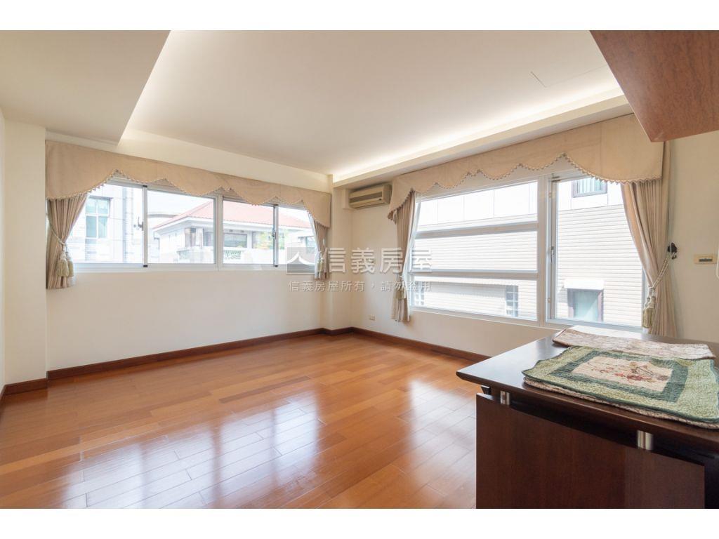 通豪禮讚｜大面寬裝潢豪墅房屋室內格局與周邊環境