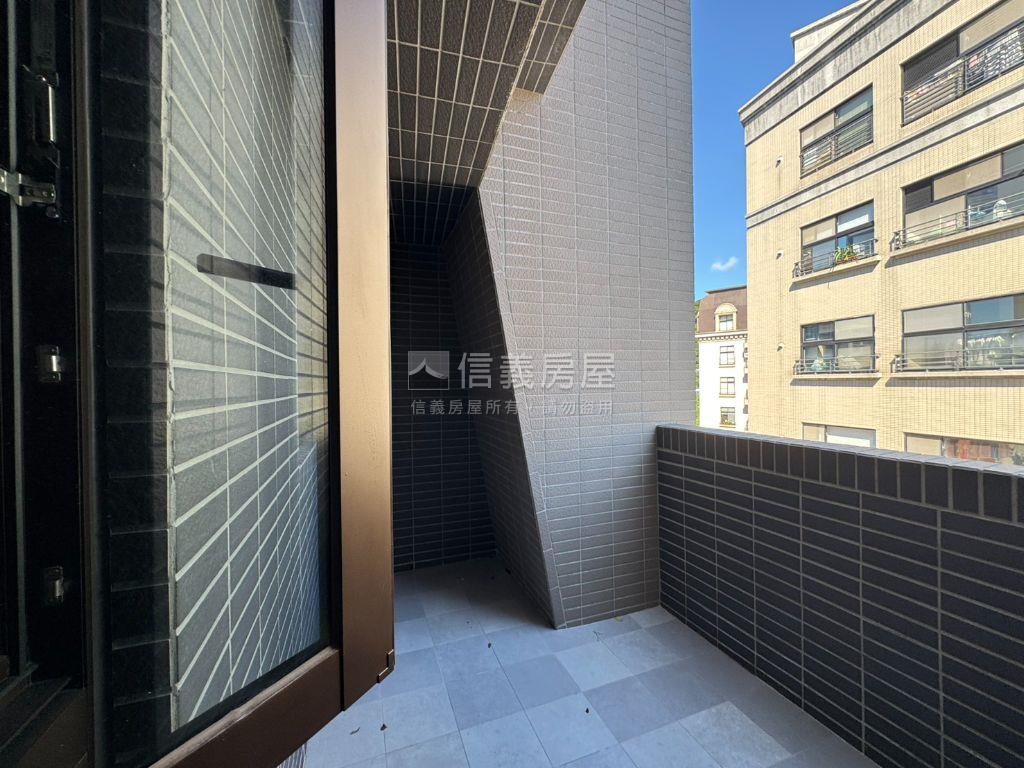 喆美高樓層兩房露臺戶房屋室內格局與周邊環境