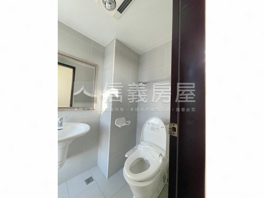 天際海景視野三房車位房屋室內格局與周邊環境