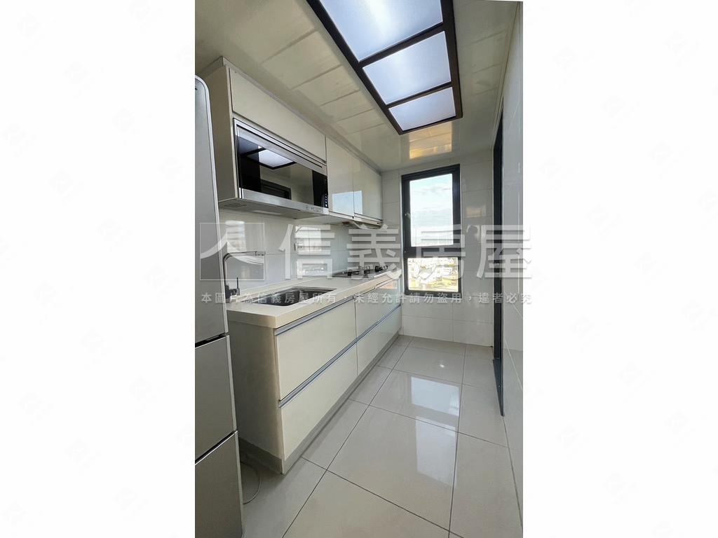 天際海景視野三房車位房屋室內格局與周邊環境