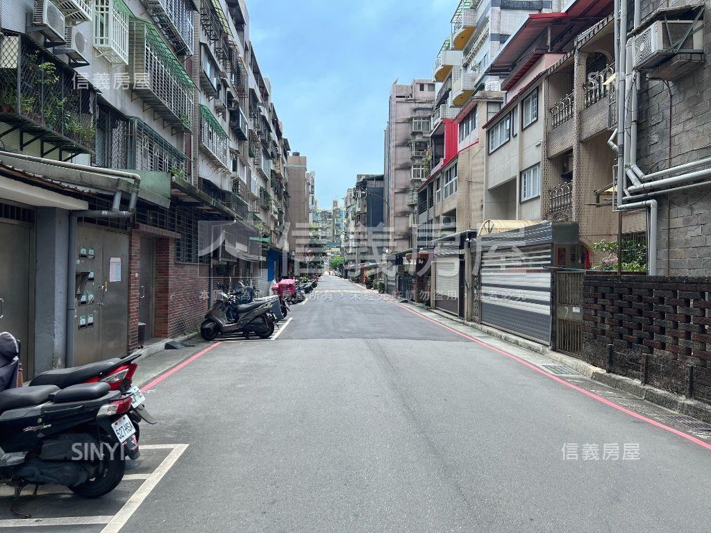 公園旁大棟距挑高１樓房屋室內格局與周邊環境