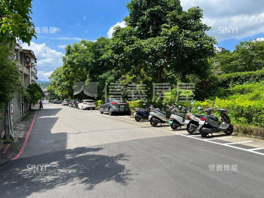 公園旁大棟距挑高１樓房屋室內格局與周邊環境