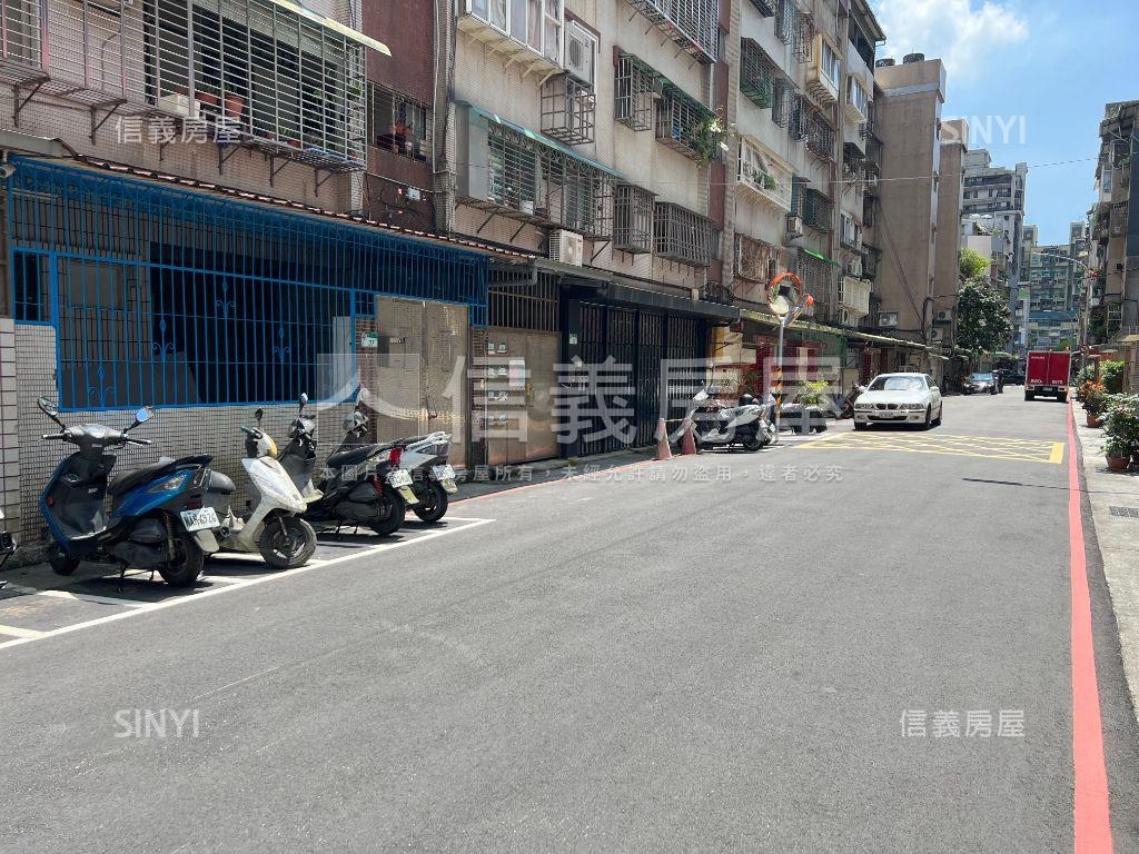 公園旁大棟距挑高１樓房屋室內格局與周邊環境