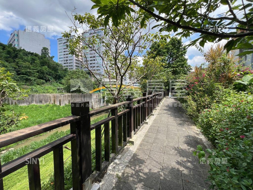 公園旁大棟距挑高１樓房屋室內格局與周邊環境