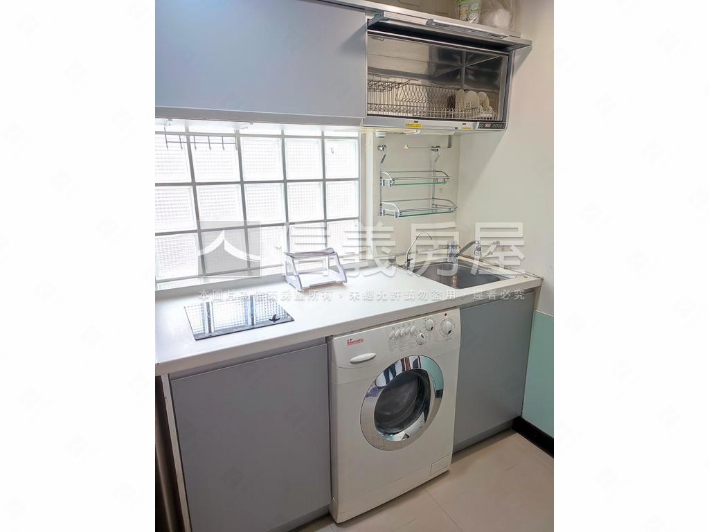 花漾邊間挑高美宅房屋室內格局與周邊環境