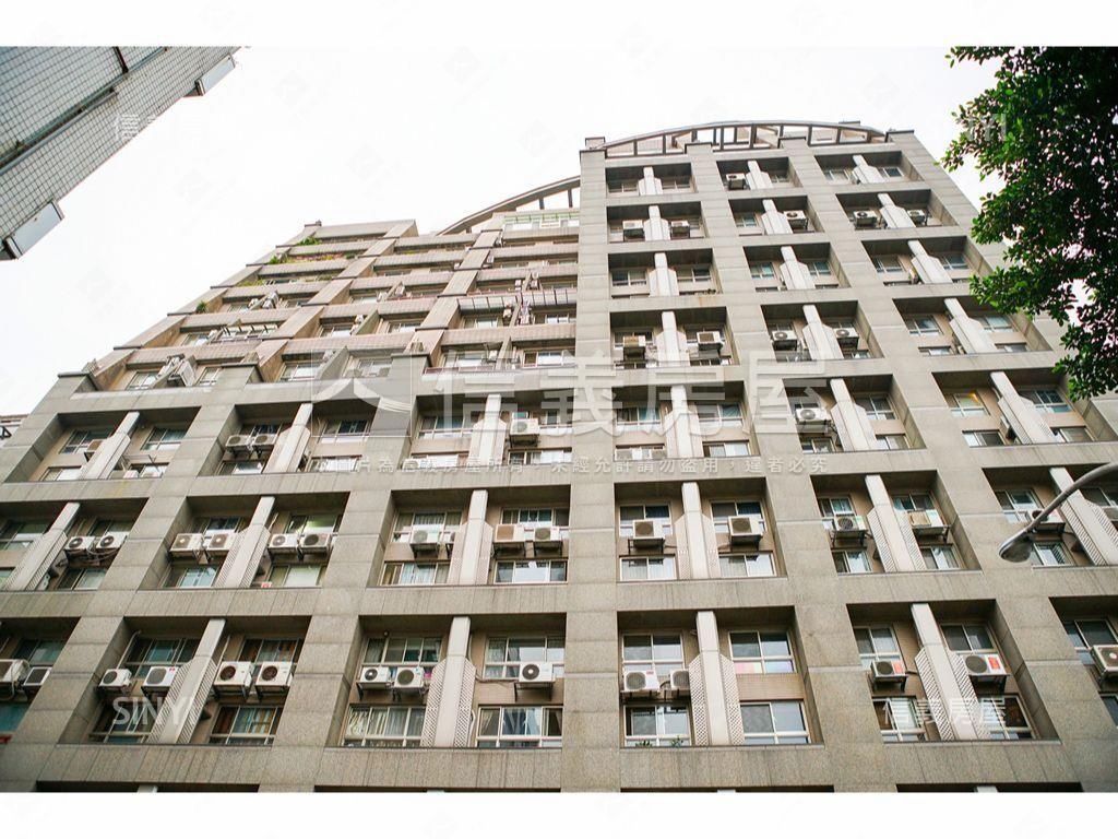 花漾邊間挑高美宅房屋室內格局與周邊環境