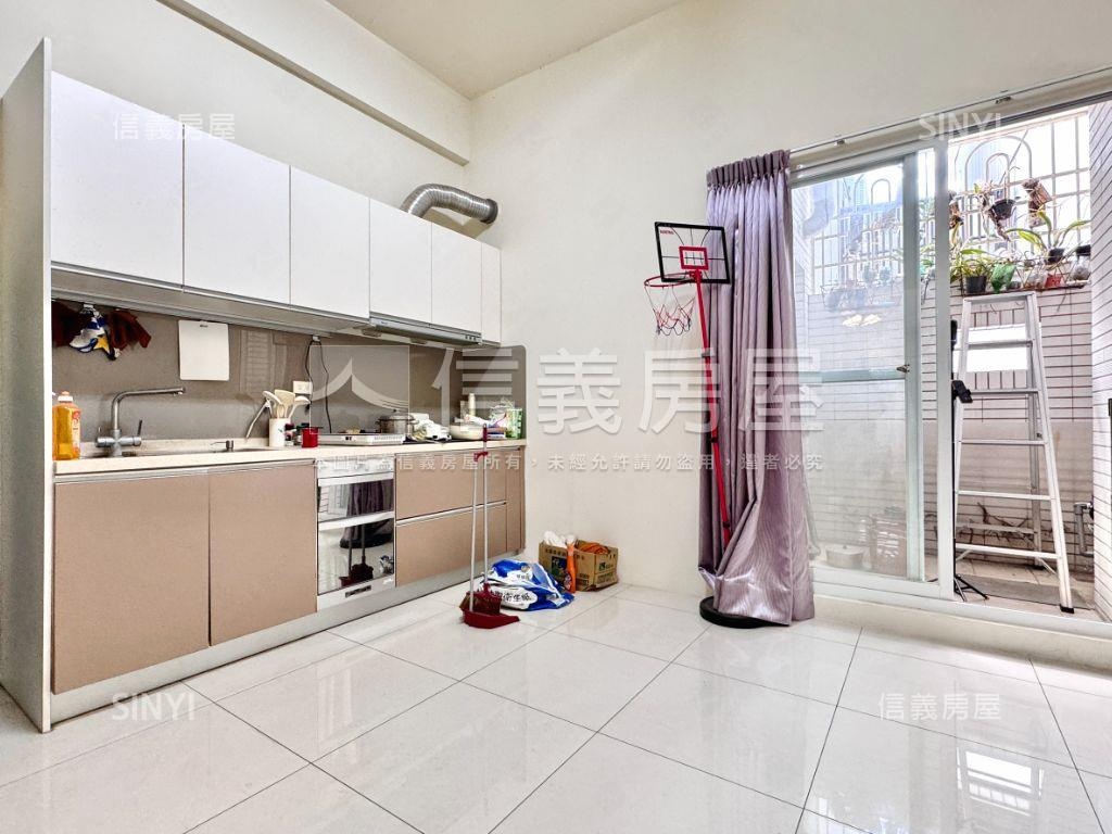 近公園正路雙車美透房屋室內格局與周邊環境