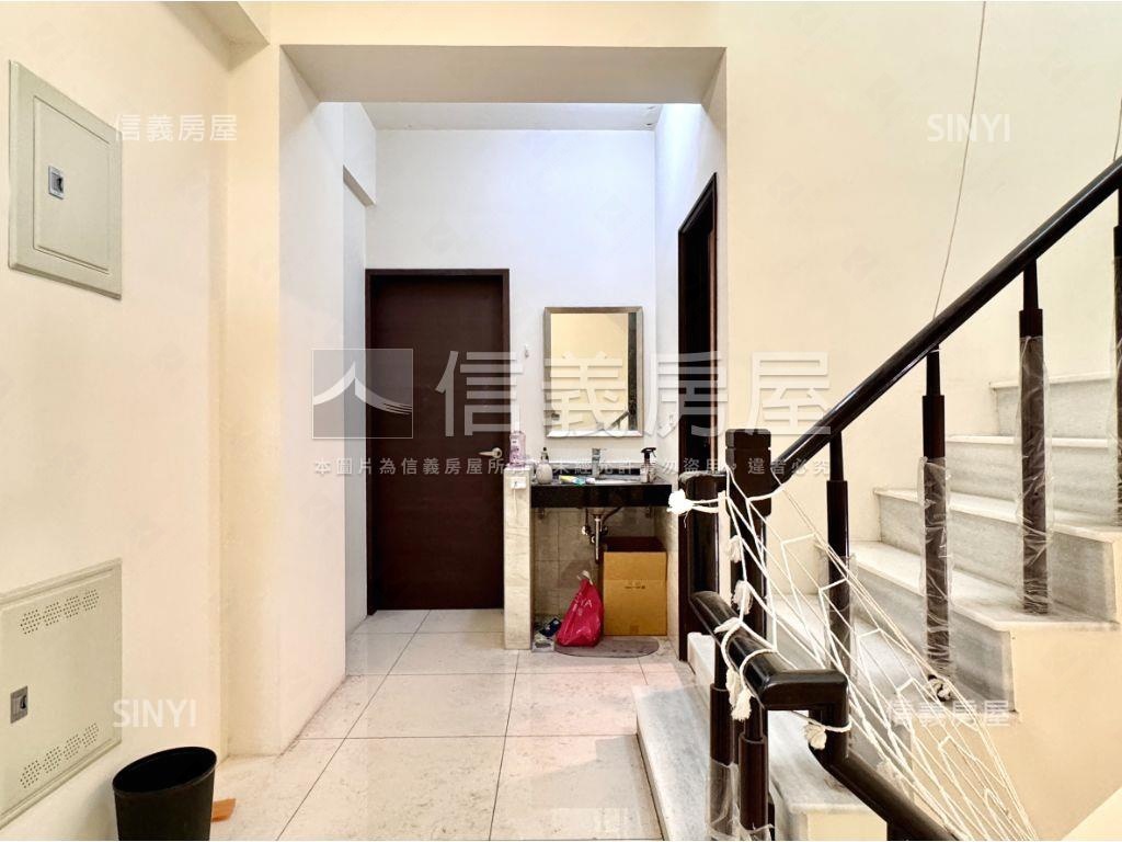 近公園正路雙車美透房屋室內格局與周邊環境