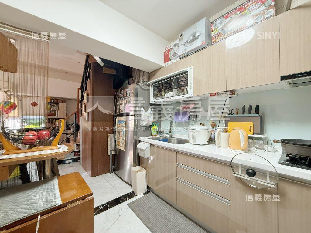 捷運首排震後完工精美三房房屋室內格局與周邊環境