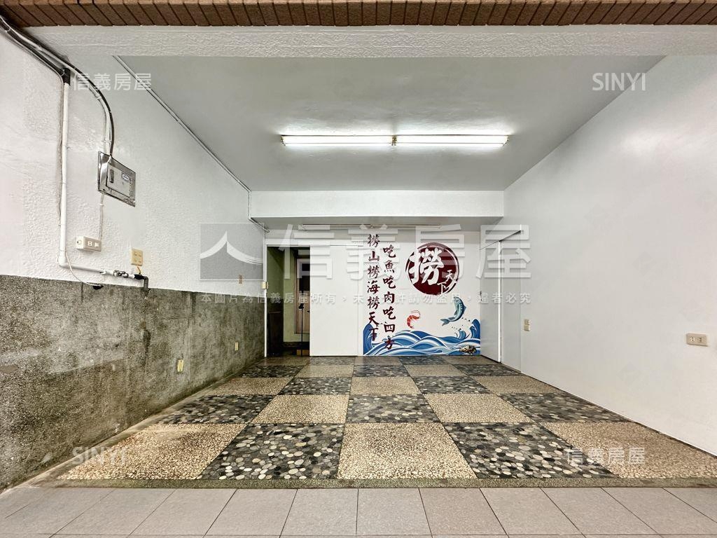 面寬約十米市場旁店住房屋室內格局與周邊環境