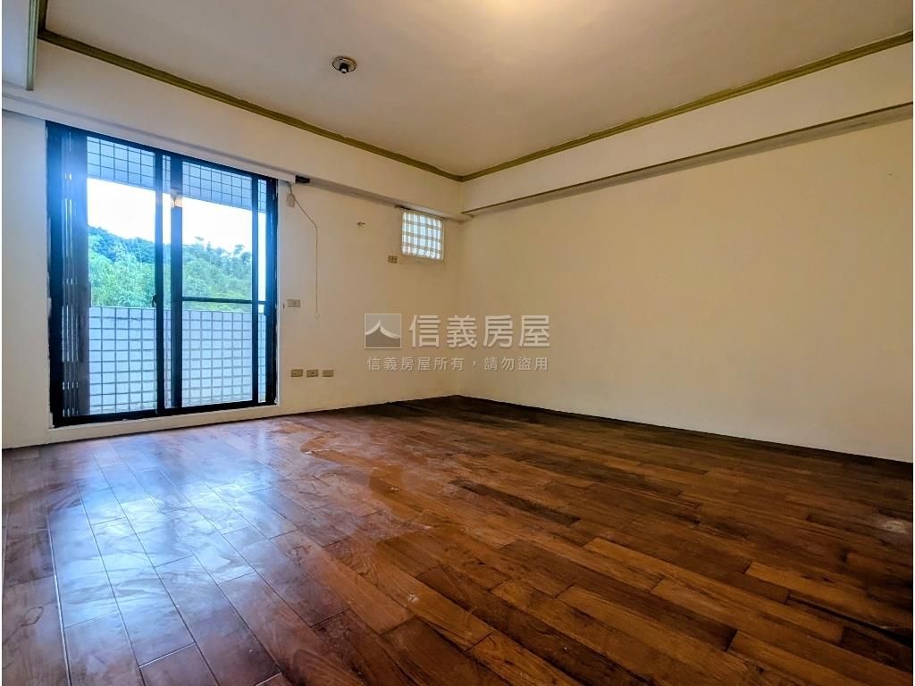 山色怡人大空間豪邸房屋室內格局與周邊環境