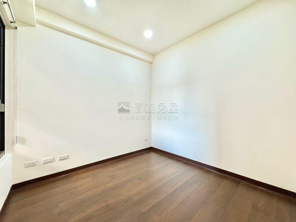 南區高樓層三房雙車位房屋室內格局與周邊環境