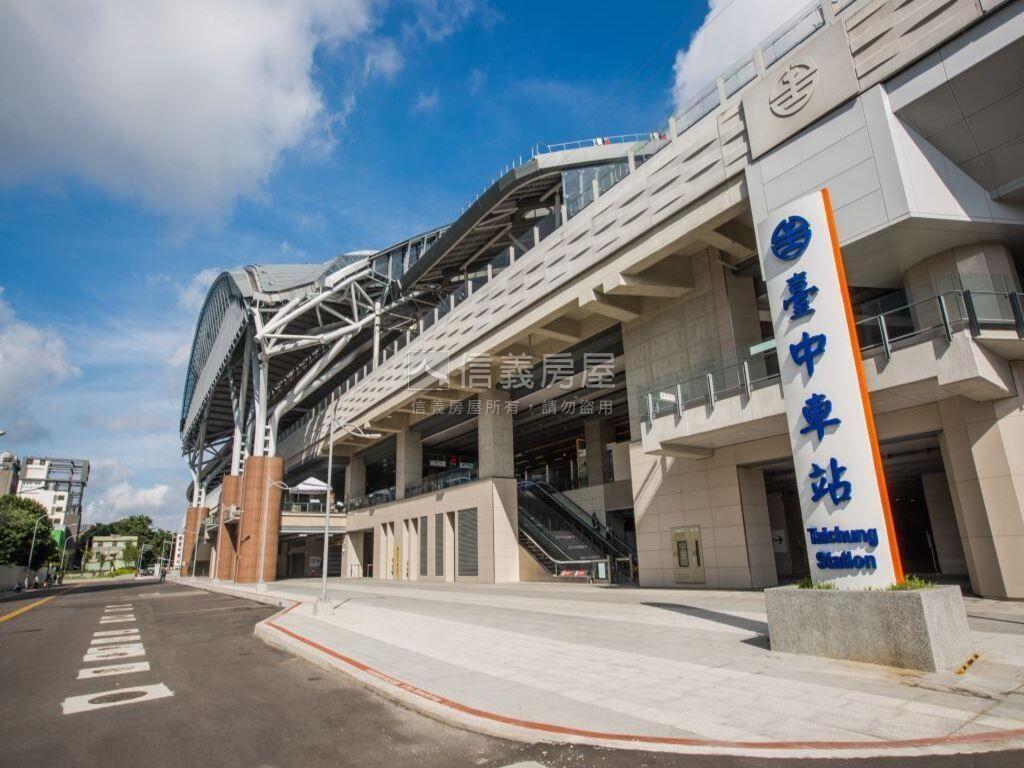 南區高樓層三房雙車位房屋室內格局與周邊環境