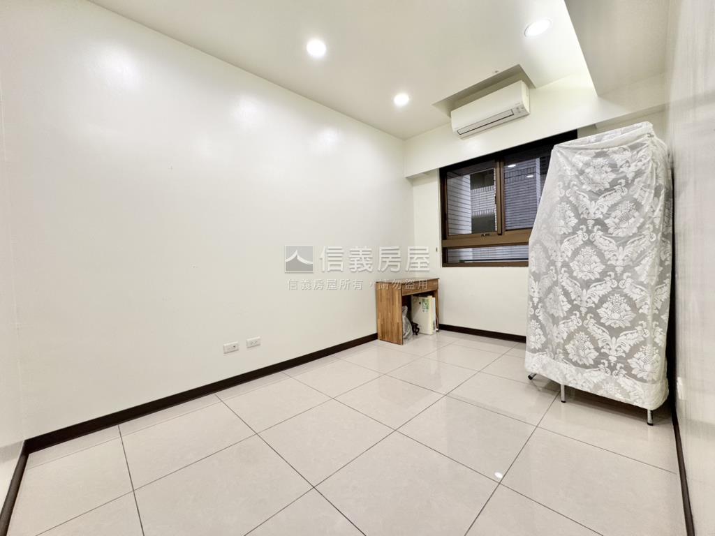 合康雲極樹梢景觀明亮三房房屋室內格局與周邊環境