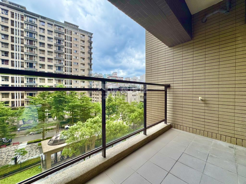 合康雲極樹梢景觀明亮三房房屋室內格局與周邊環境