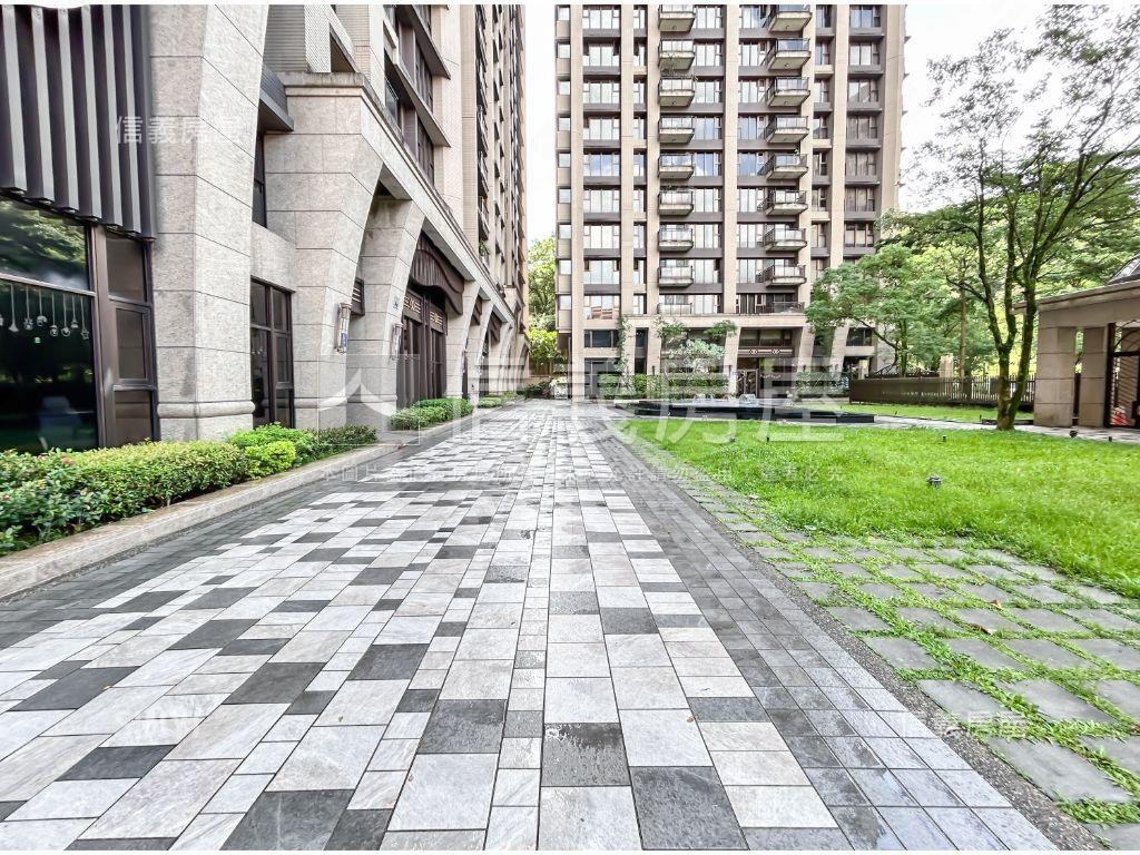 合康雲極高樓美２房加車位房屋室內格局與周邊環境