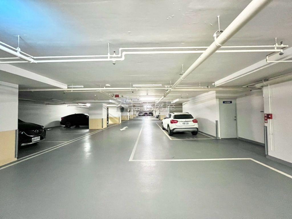 世紀雙星近百萬裝潢平車位房屋室內格局與周邊環境