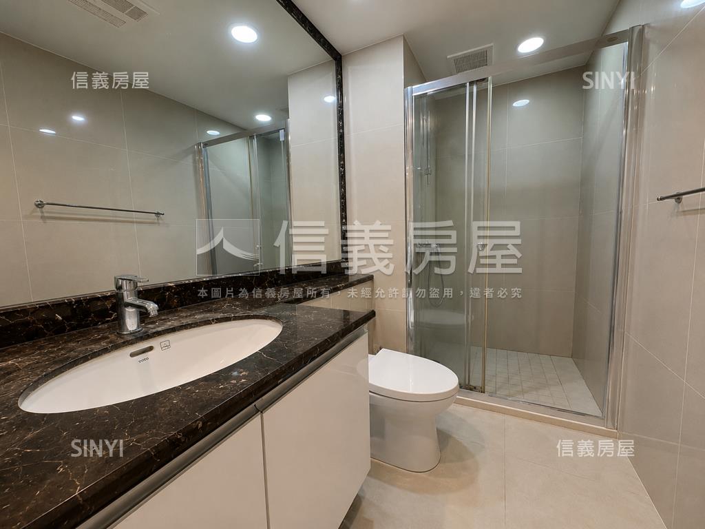 和平世紀麗晶三房車位房屋室內格局與周邊環境