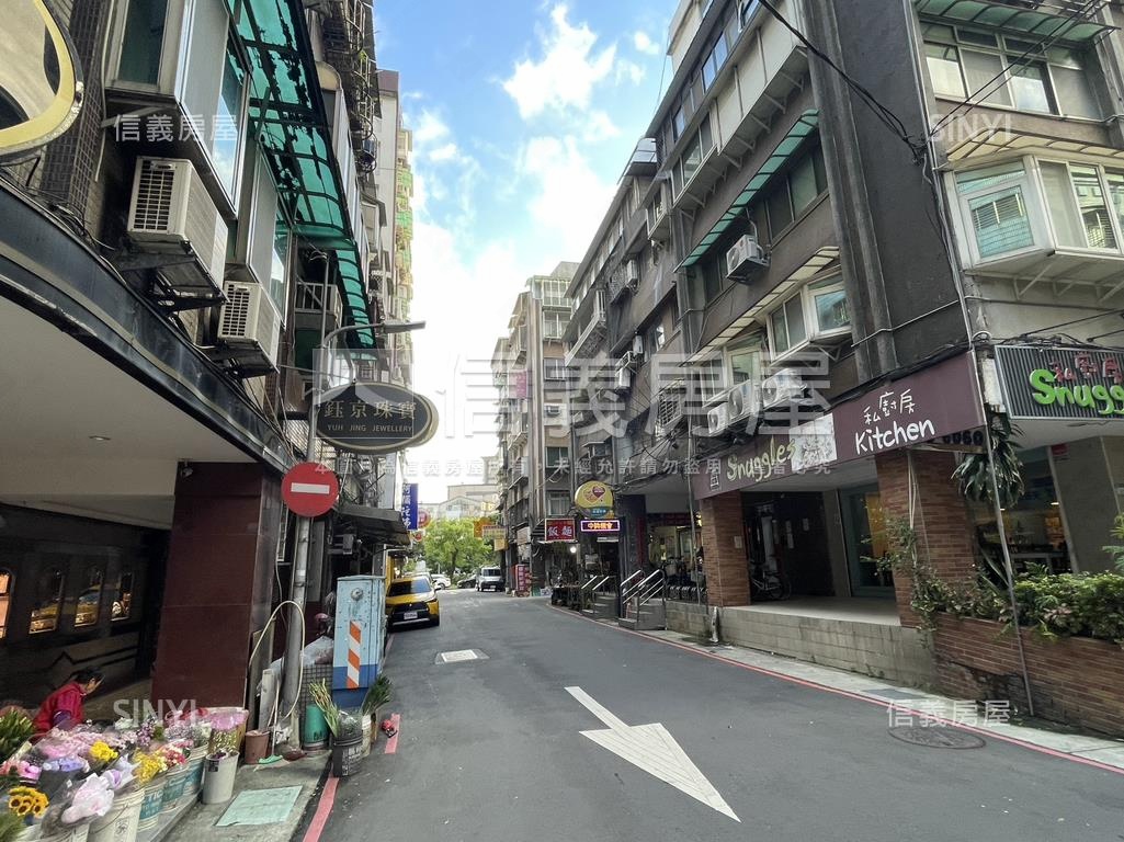 正新光三越金雞店面房屋室內格局與周邊環境