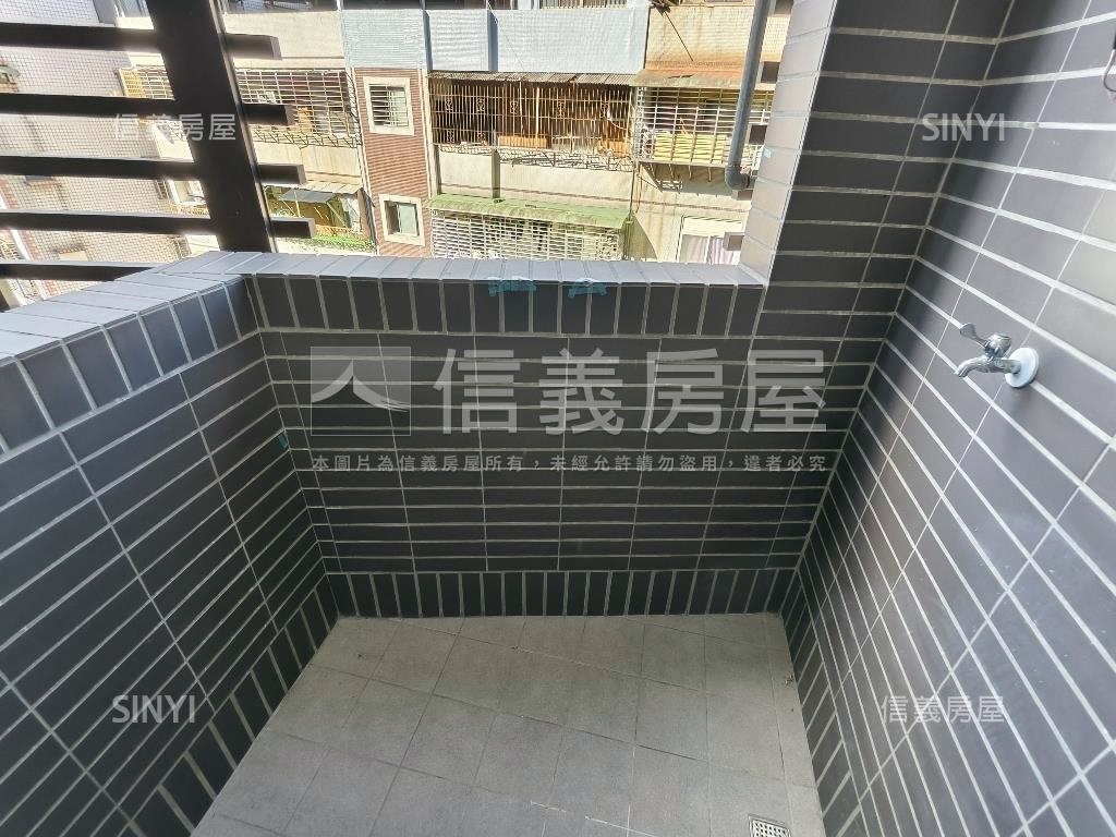 信義誠家公園兩房車位房屋室內格局與周邊環境