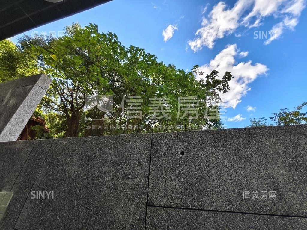 信義誠家公園兩房車位房屋室內格局與周邊環境