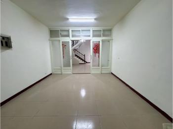 近忠貞市場前後臨路美透天