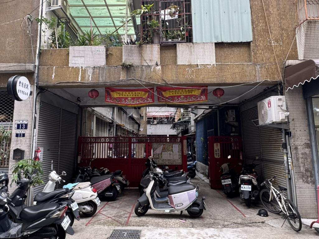 近一中商圈三樓裝潢美寓房屋室內格局與周邊環境