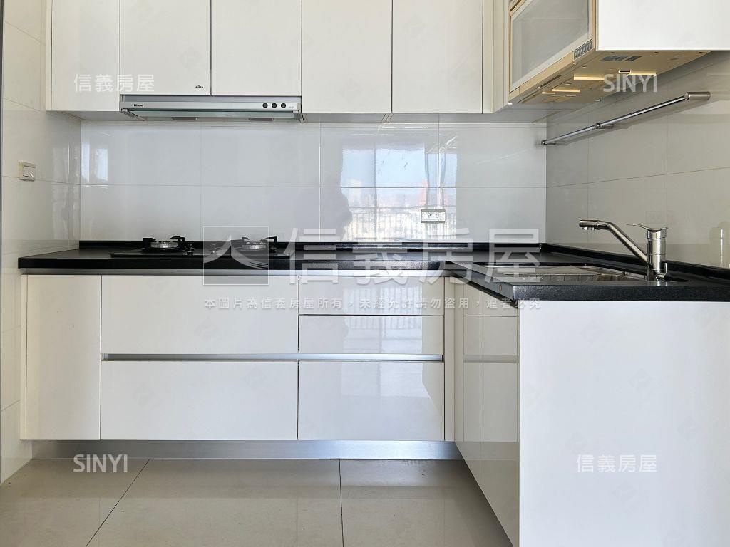 專任東區湖悅三房全新未住房屋室內格局與周邊環境