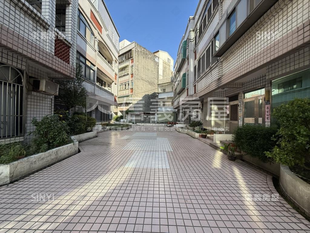 新湖國小旁雙車位透天房屋室內格局與周邊環境