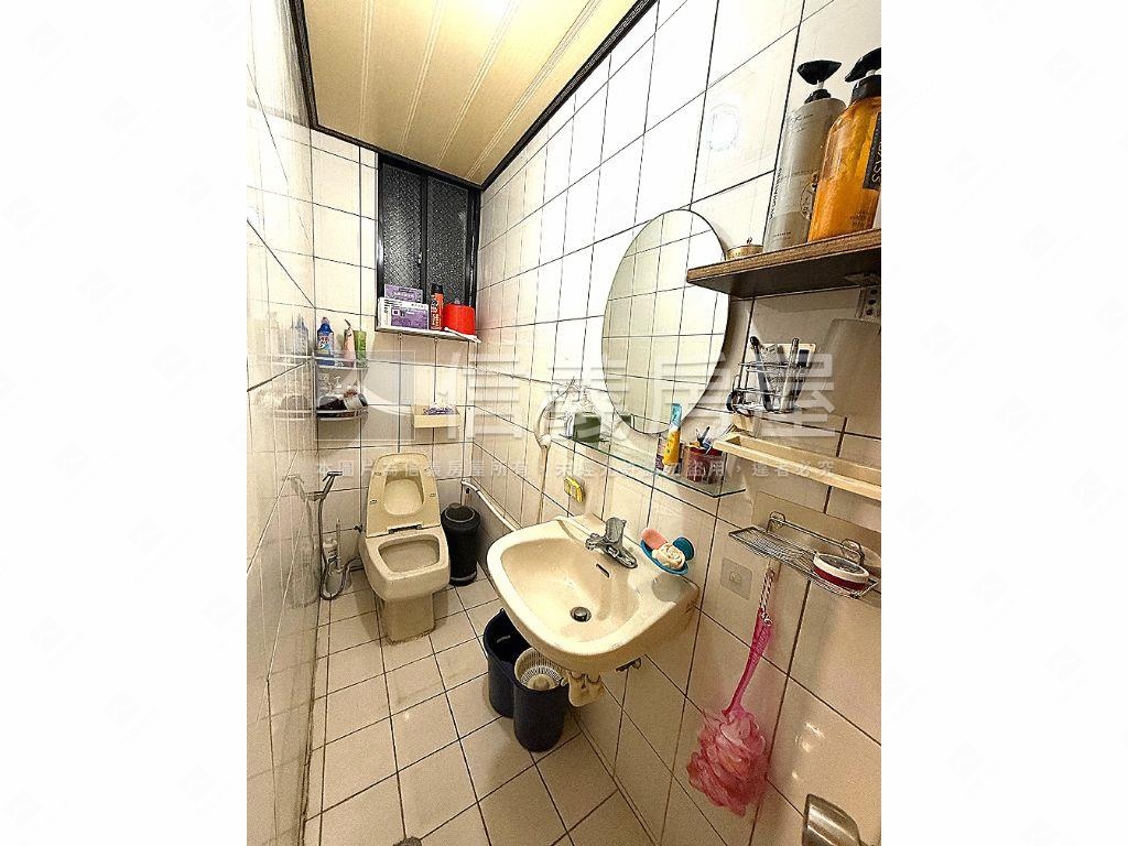 新湖國小旁雙車位透天房屋室內格局與周邊環境