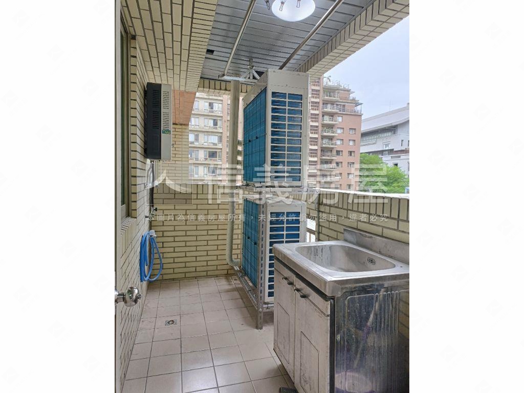 湖水岸公園視野四房雙車位房屋室內格局與周邊環境